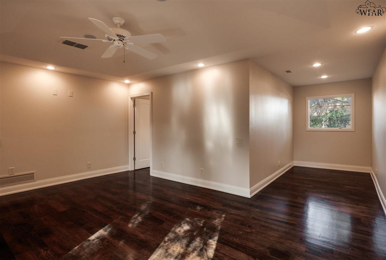 2516 BEEFEATER DRIVE