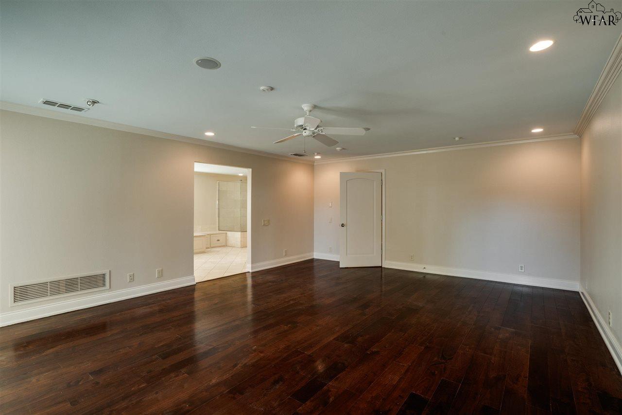 2516 BEEFEATER DRIVE