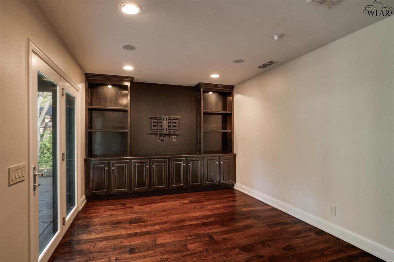 2516 BEEFEATER DRIVE