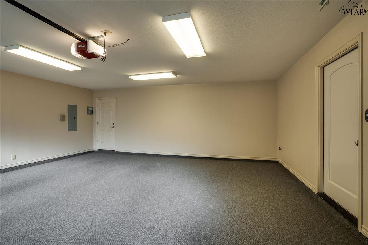 2516 BEEFEATER DRIVE