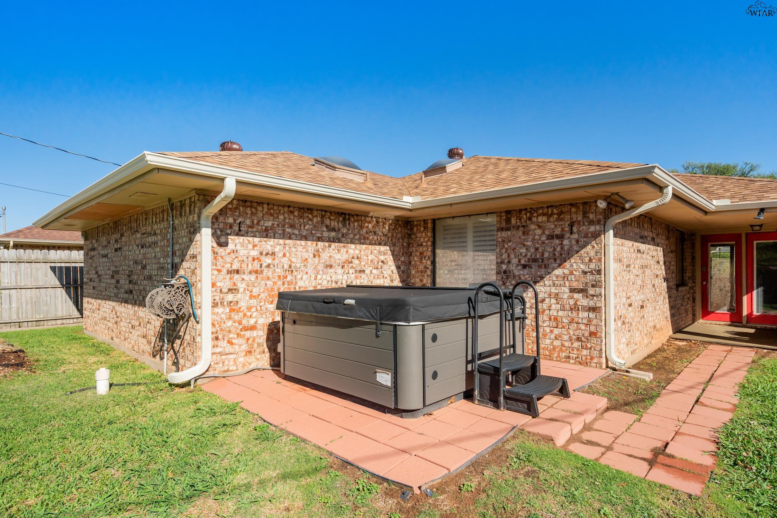 6005 LACI LANE