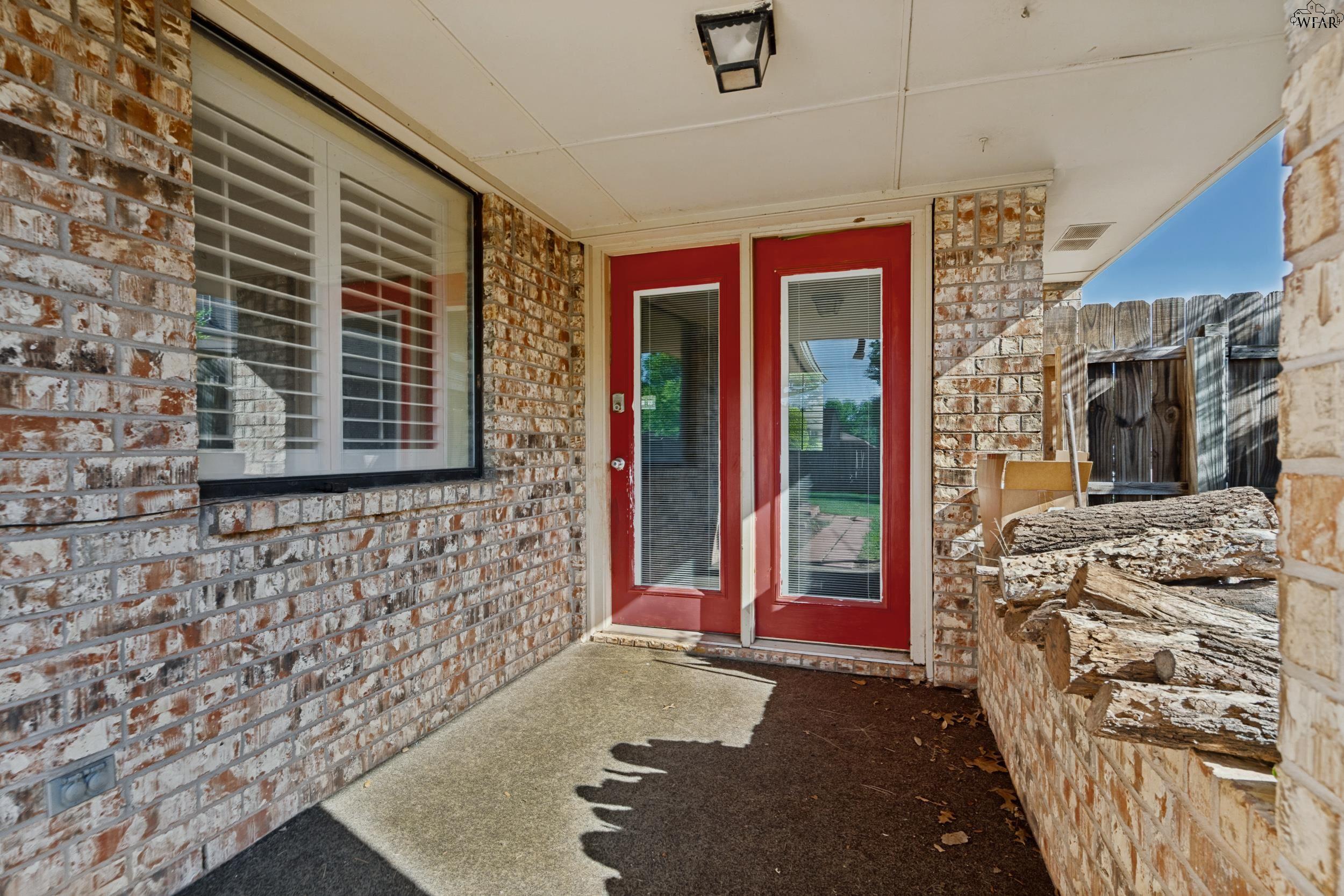 6005 LACI LANE