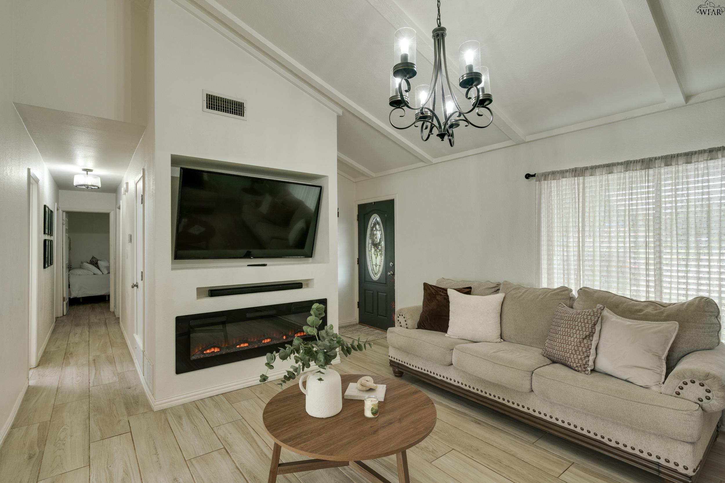 1621 GRANDVIEW EAST