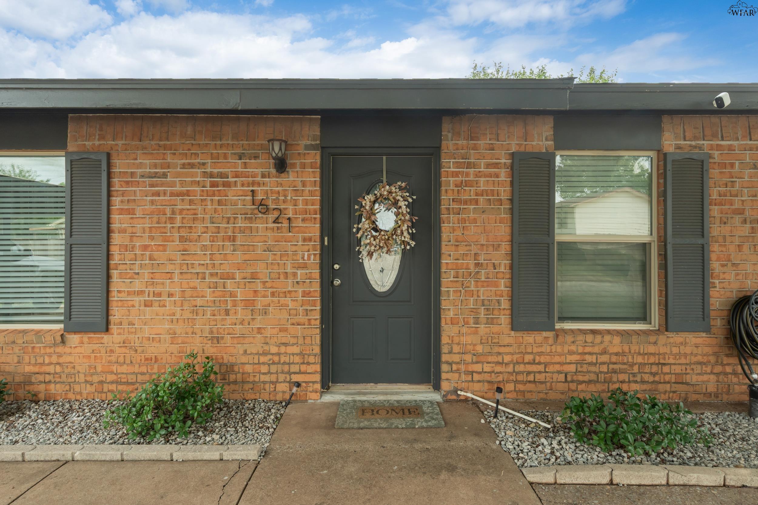 1621 GRANDVIEW EAST