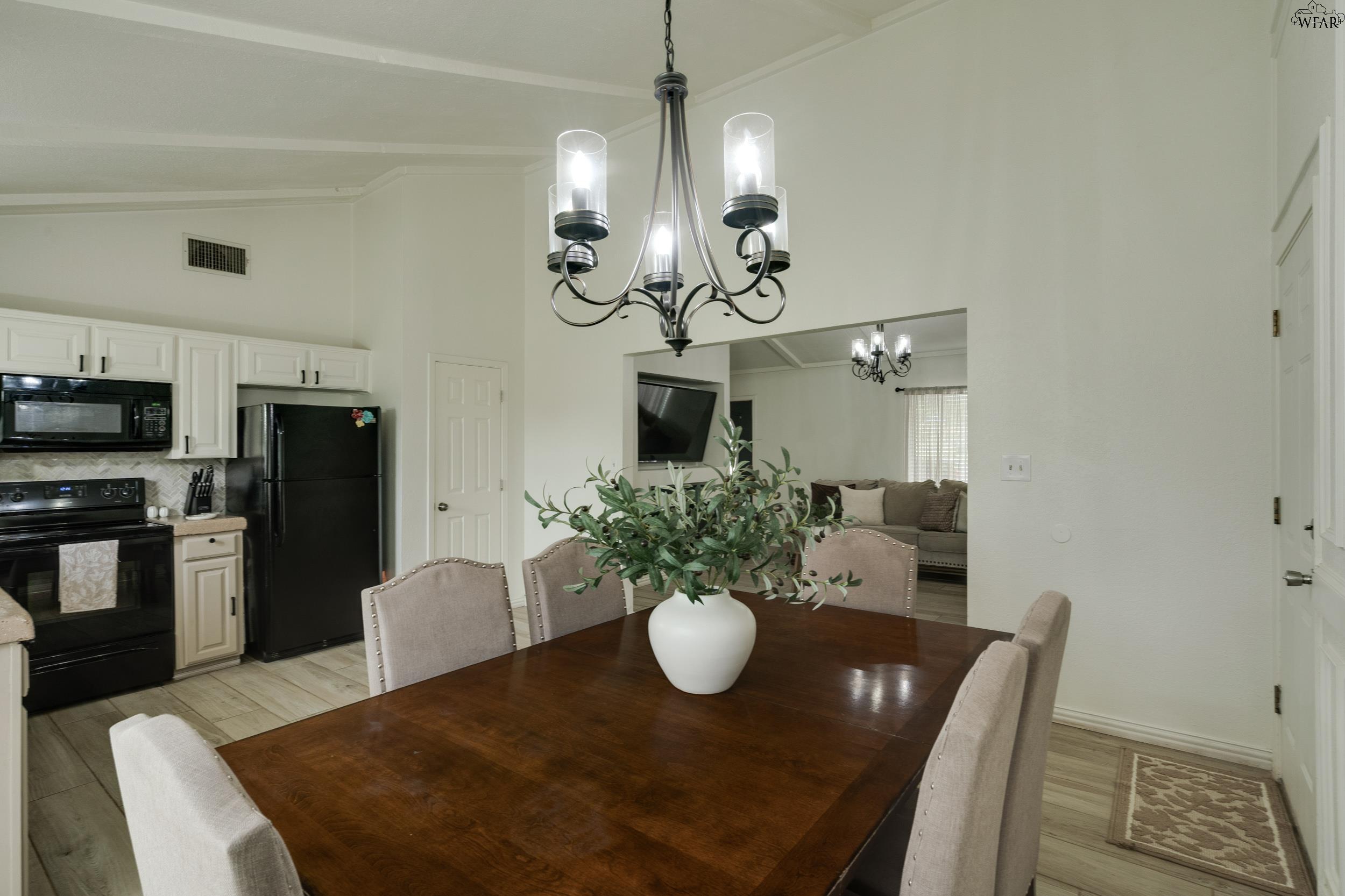 1621 GRANDVIEW EAST