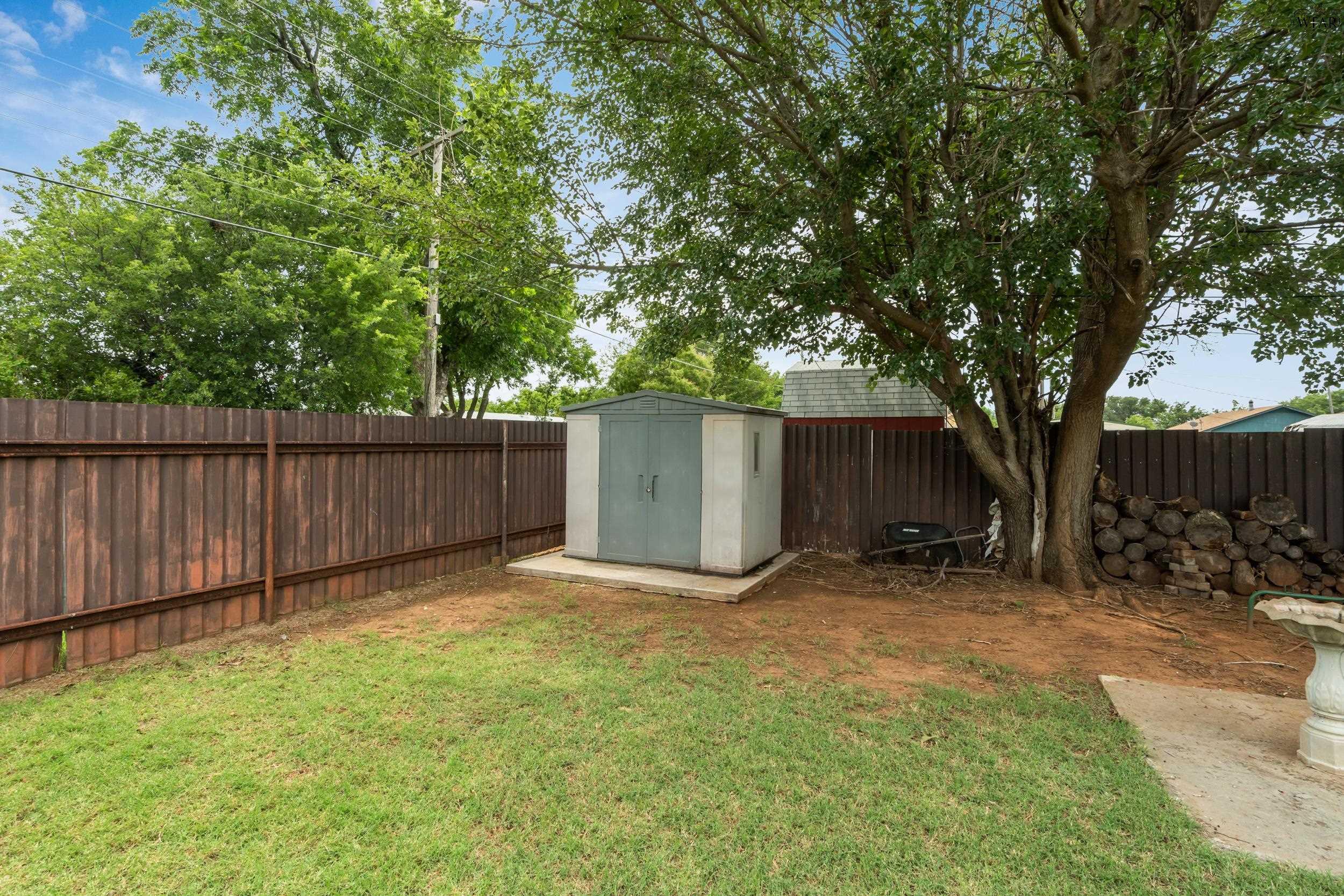 1621 GRANDVIEW EAST