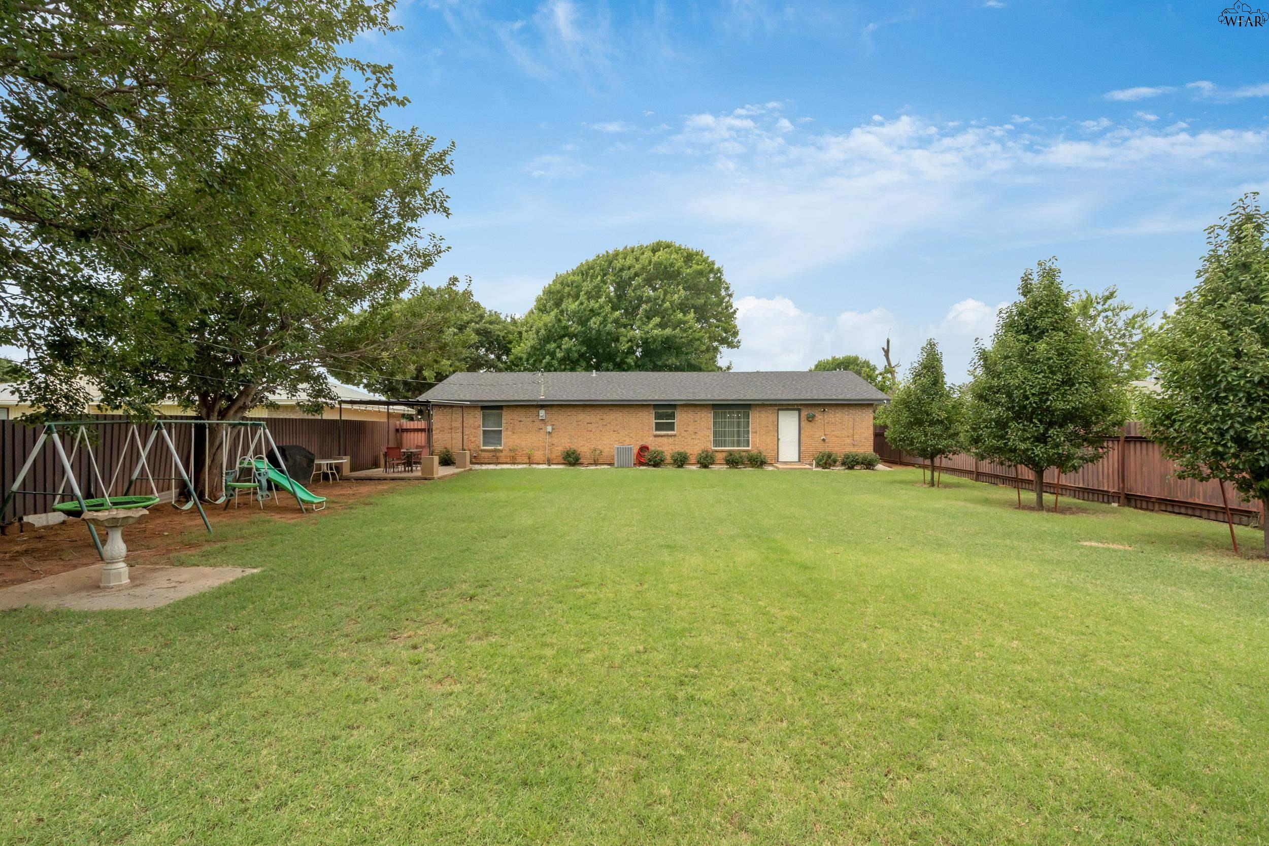 1621 GRANDVIEW EAST