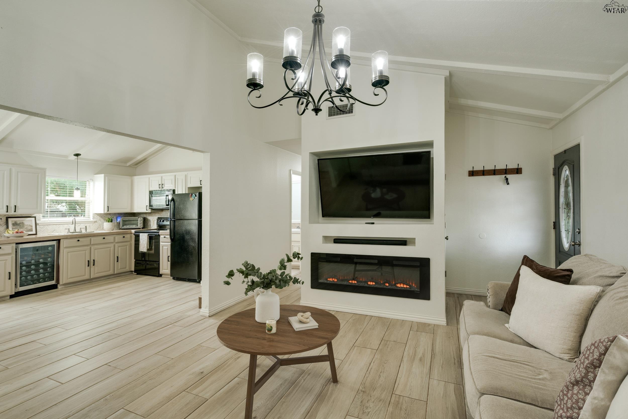 1621 GRANDVIEW EAST