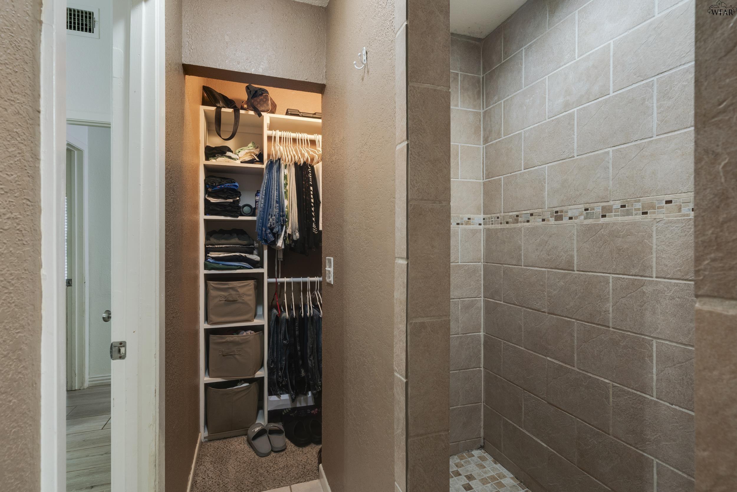 1621 GRANDVIEW EAST