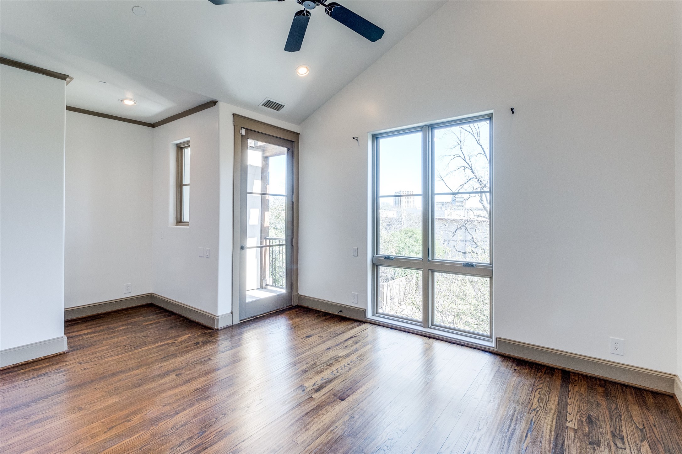 4406 Bowser Avenue 19