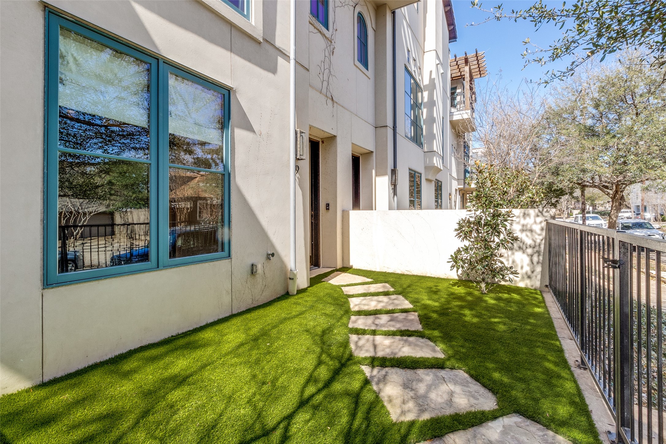 4406 Bowser Avenue 19