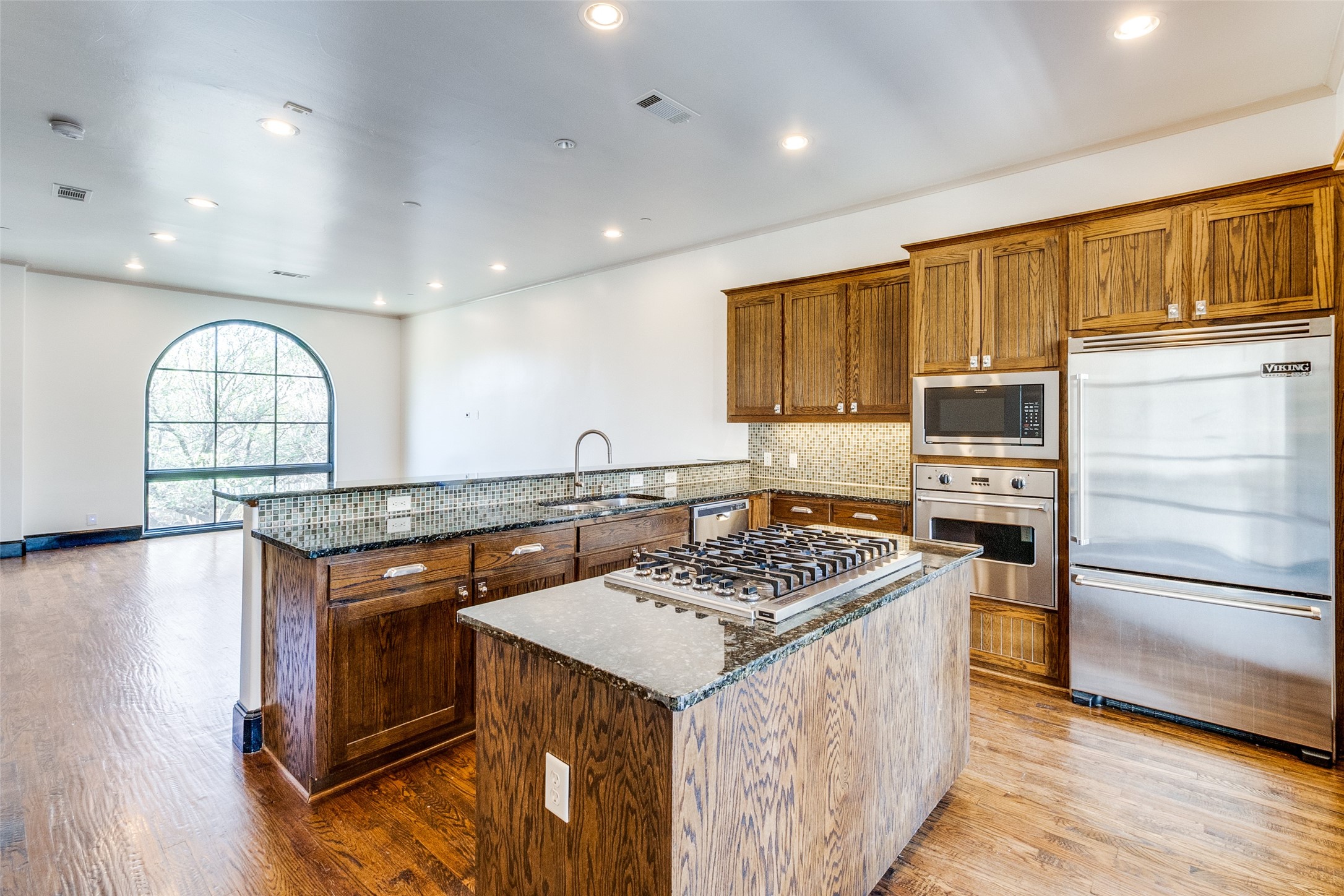 4406 Bowser Avenue 19