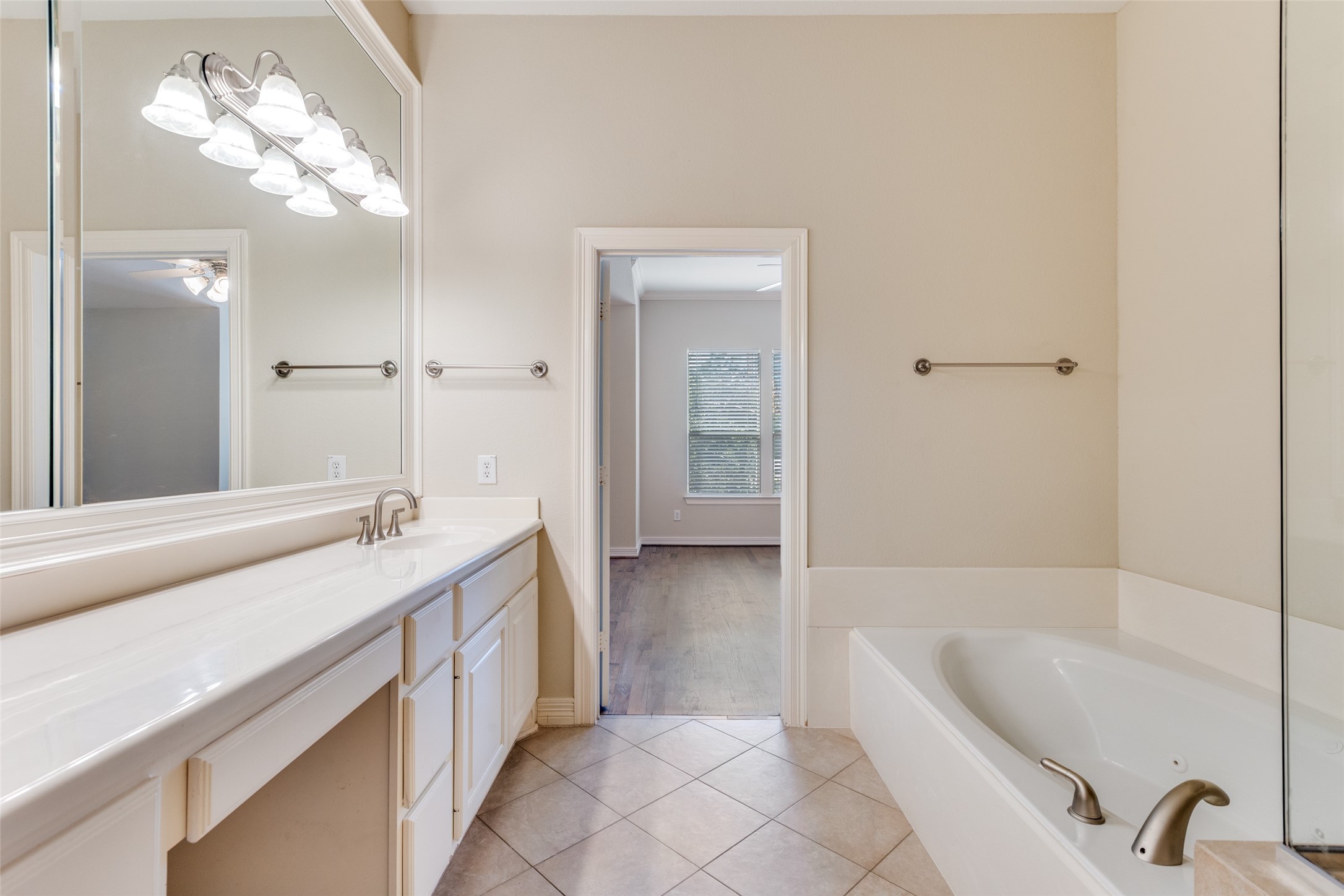 3610 Gillespie Street 10