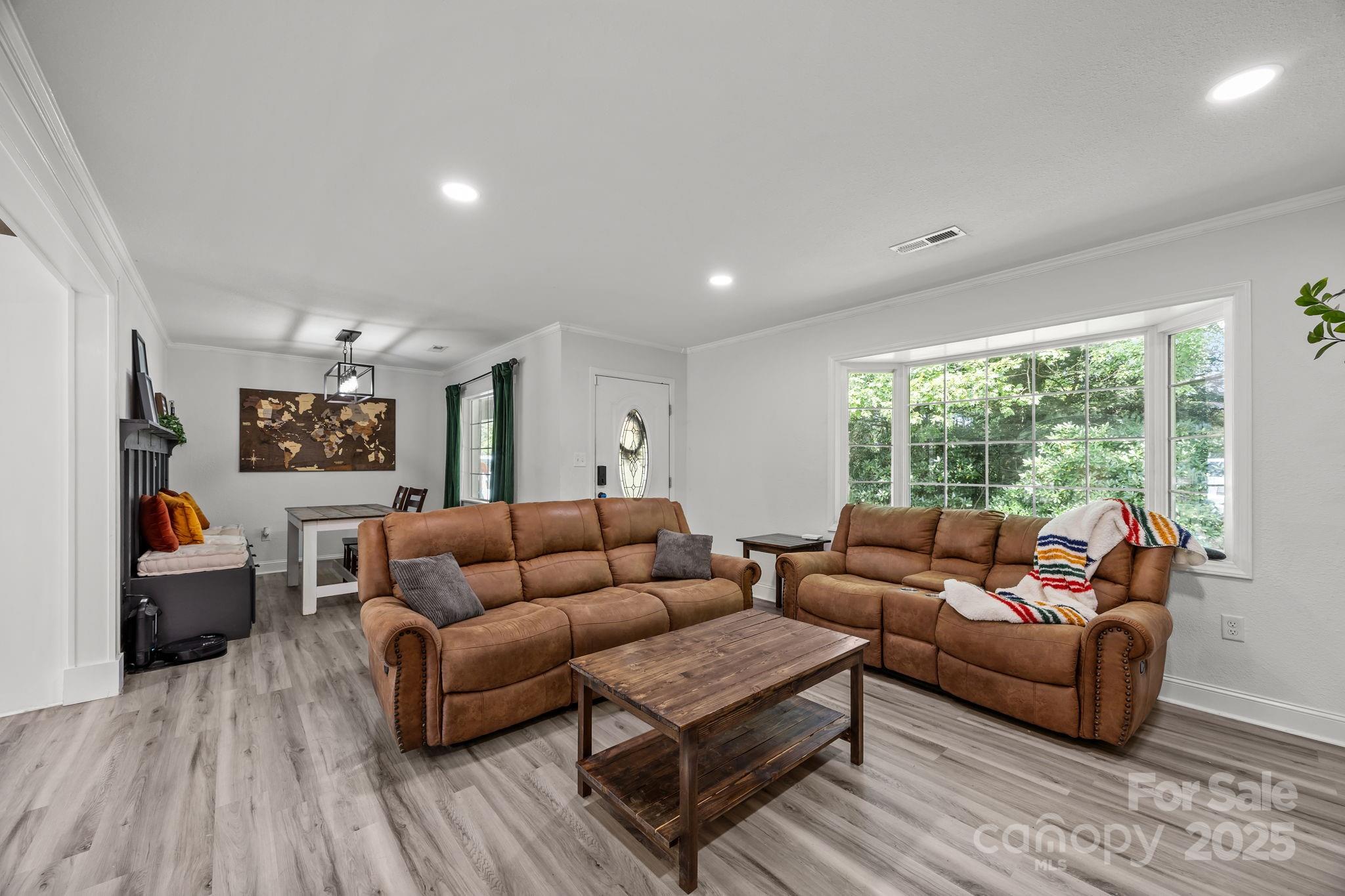 1225 W Gilbert Street