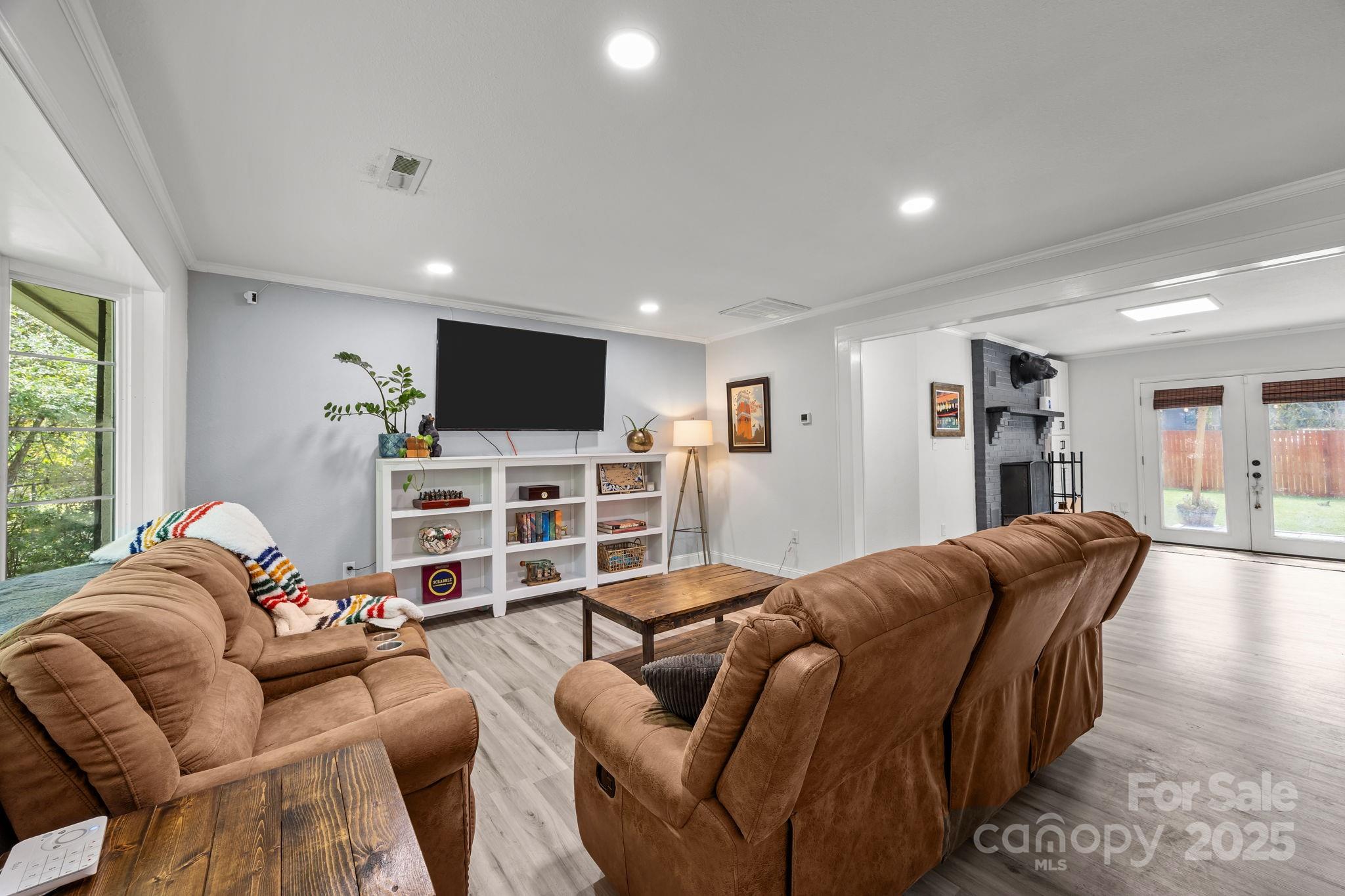 1225 W Gilbert Street
