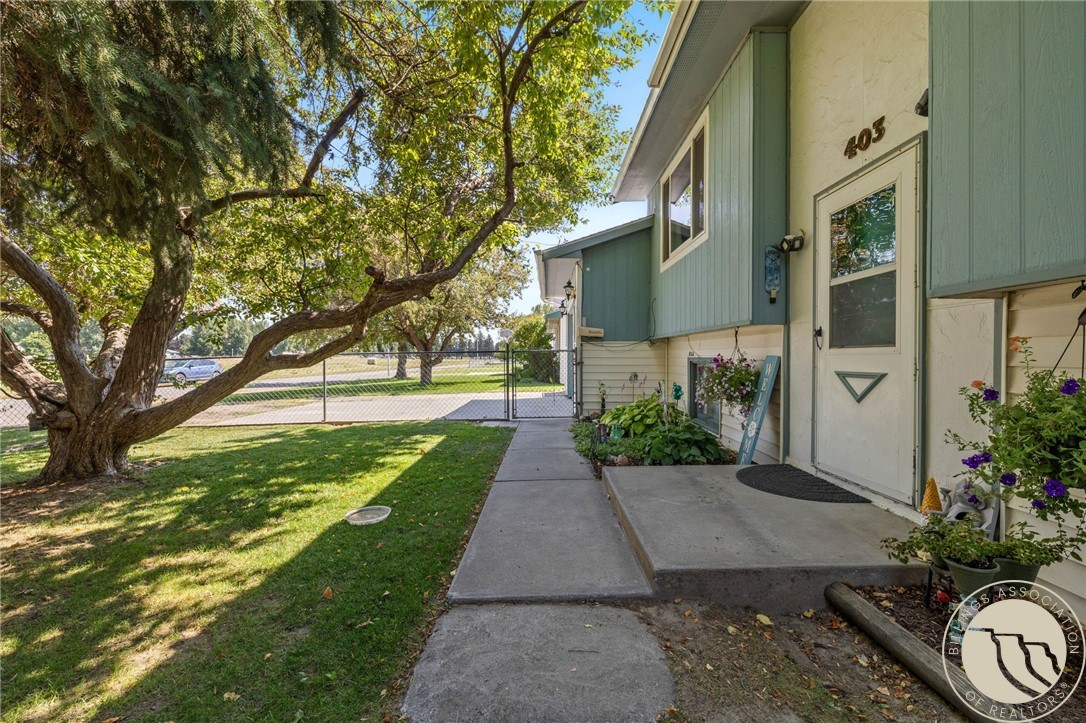 403 3rd St SW