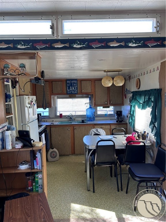 4 652 S. Rock Creek Road