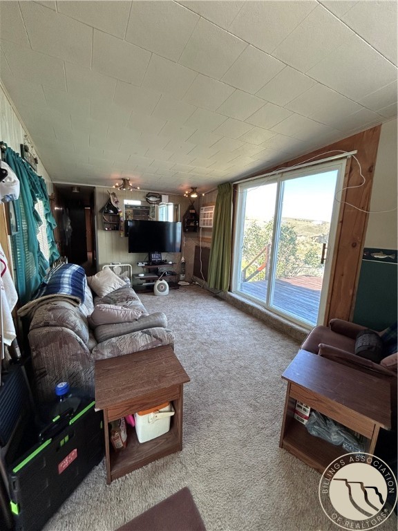 4 652 S. Rock Creek Road
