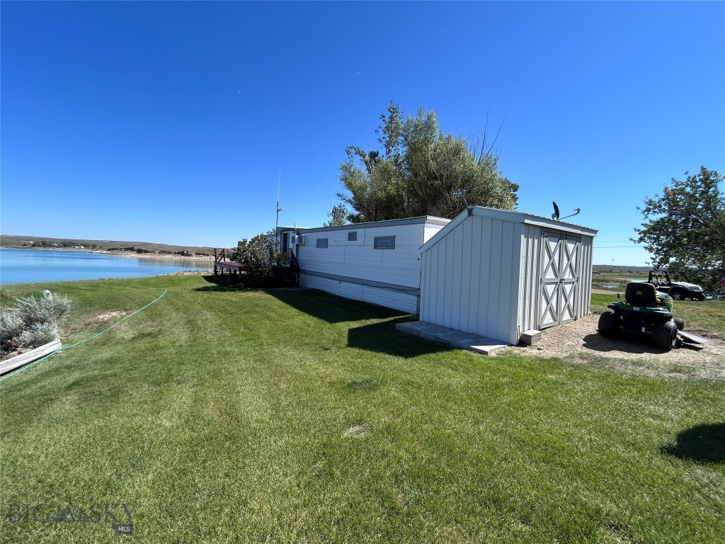4 652 S. Rock Creek Road