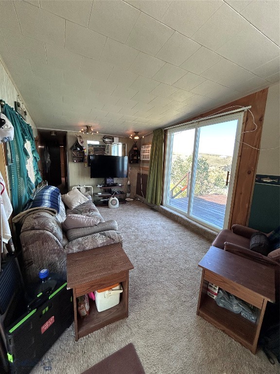 4 652 S. Rock Creek Road