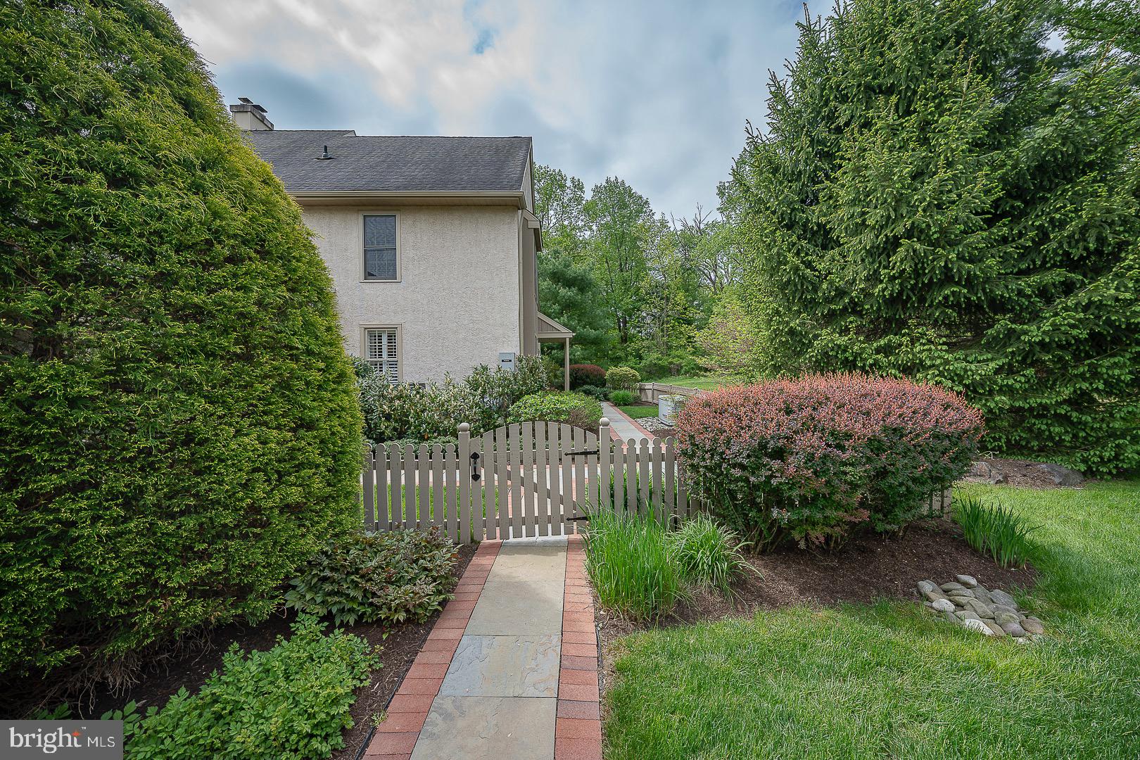 438 WAYNESBROOKE ROAD