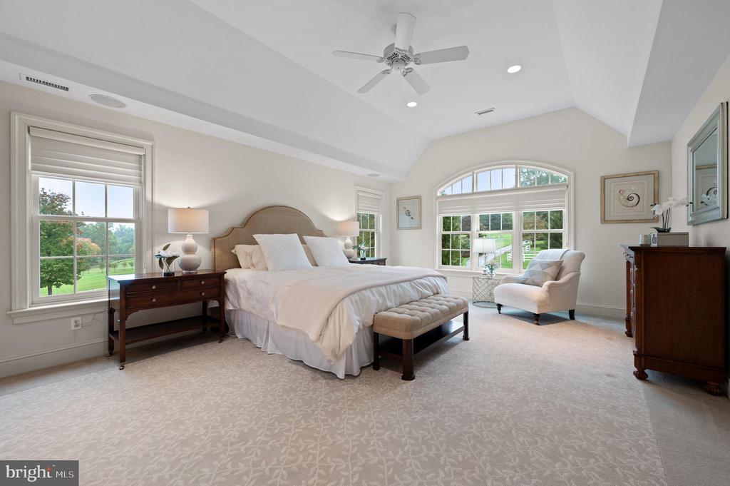 3 Autumn Meadow Ln