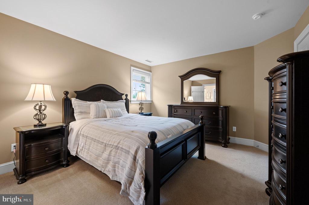 3 Autumn Meadow Ln