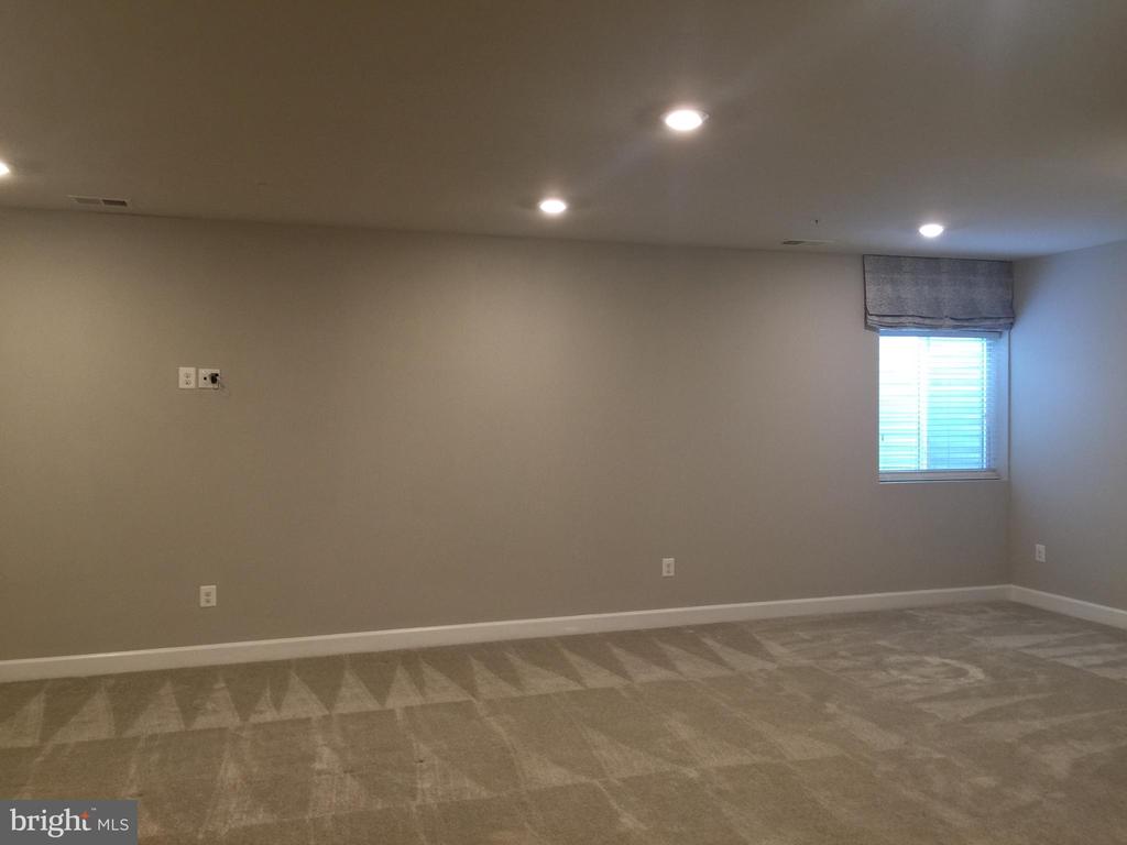 503 CLIFF LANE