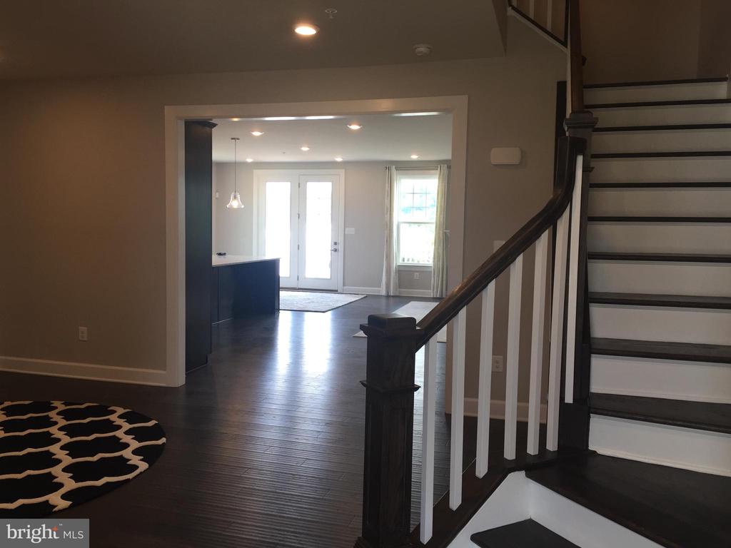 503 CLIFF LANE