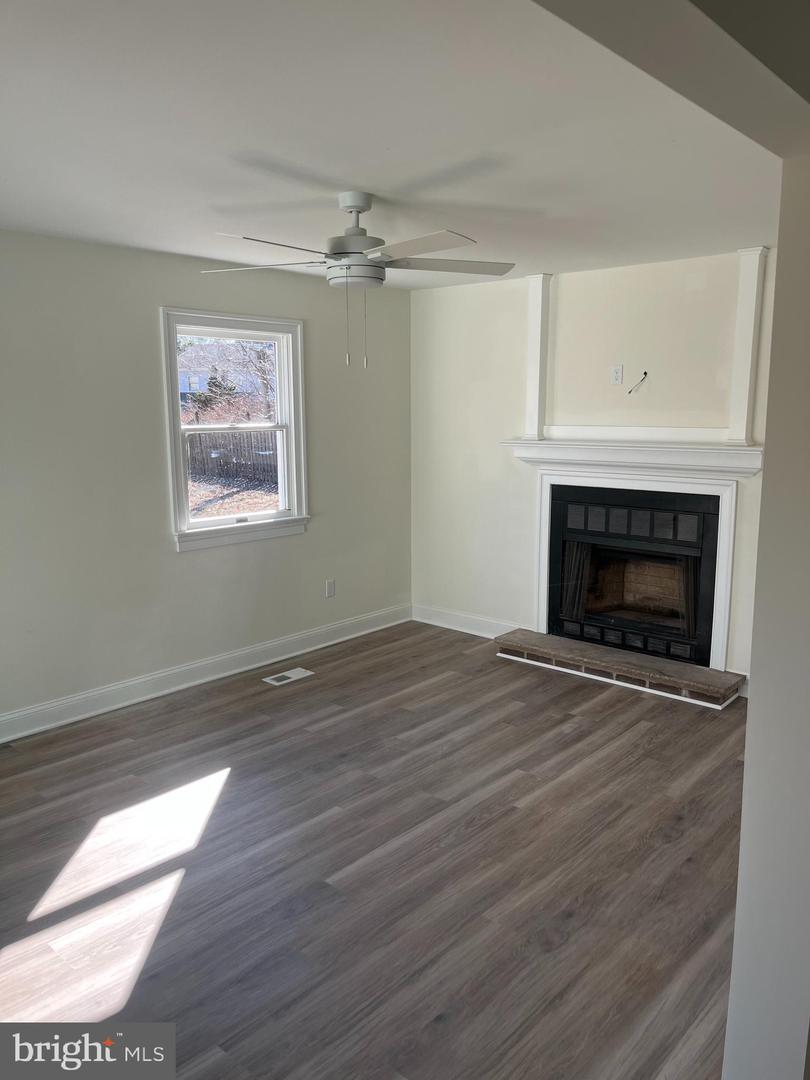 115 CARRIE LN