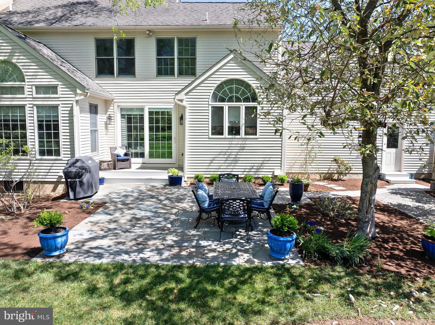 2 Saw Grass Ln