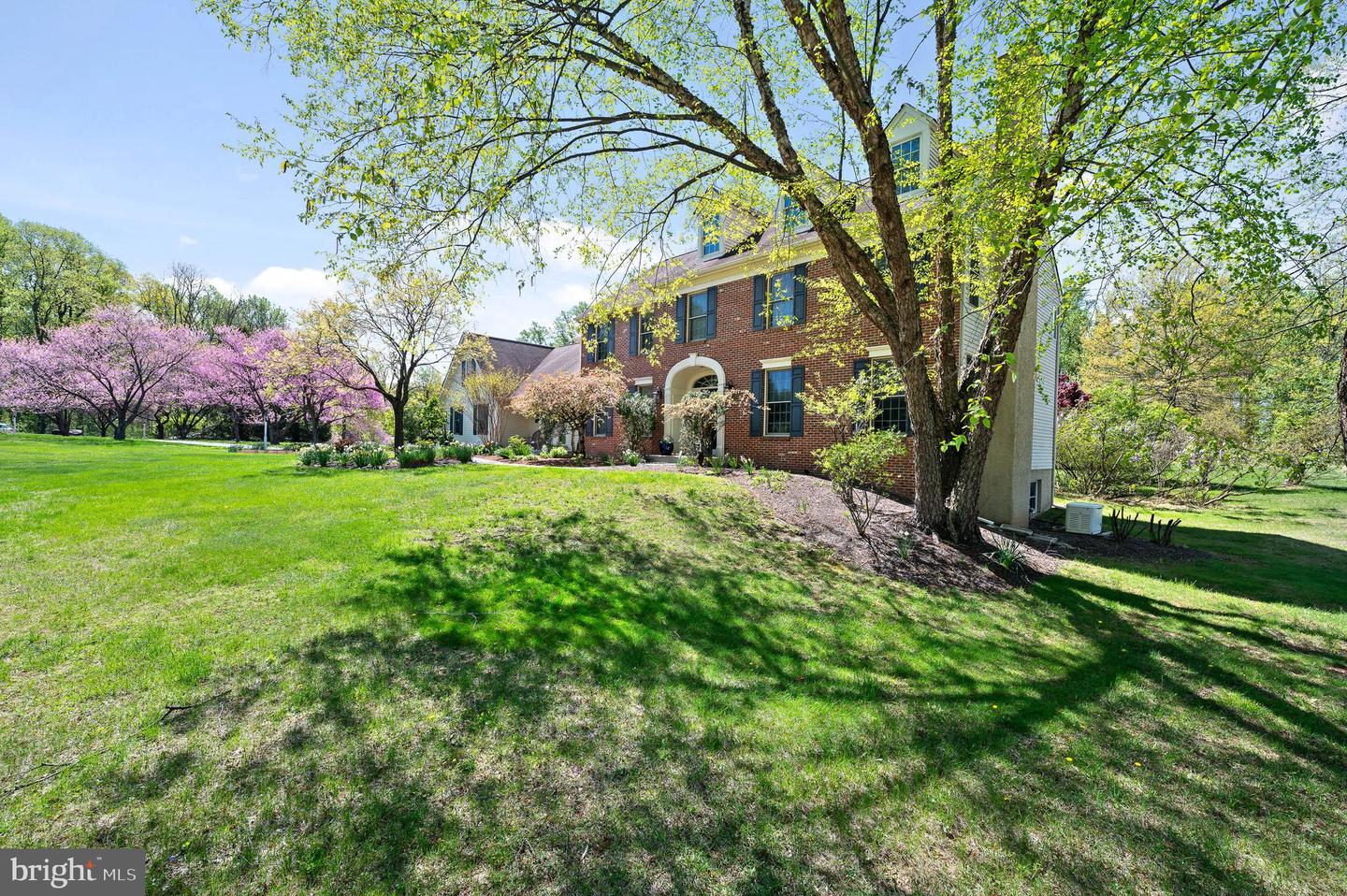 2 Saw Grass Ln