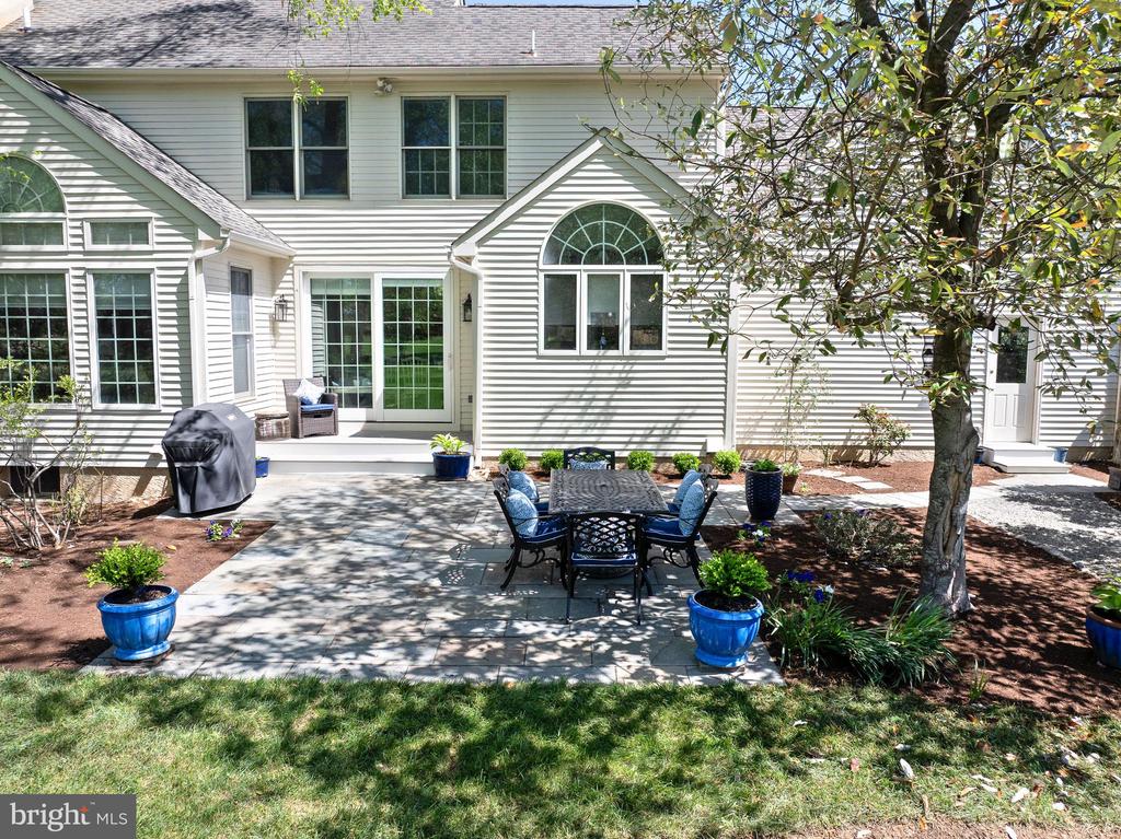 2 Saw Grass Ln