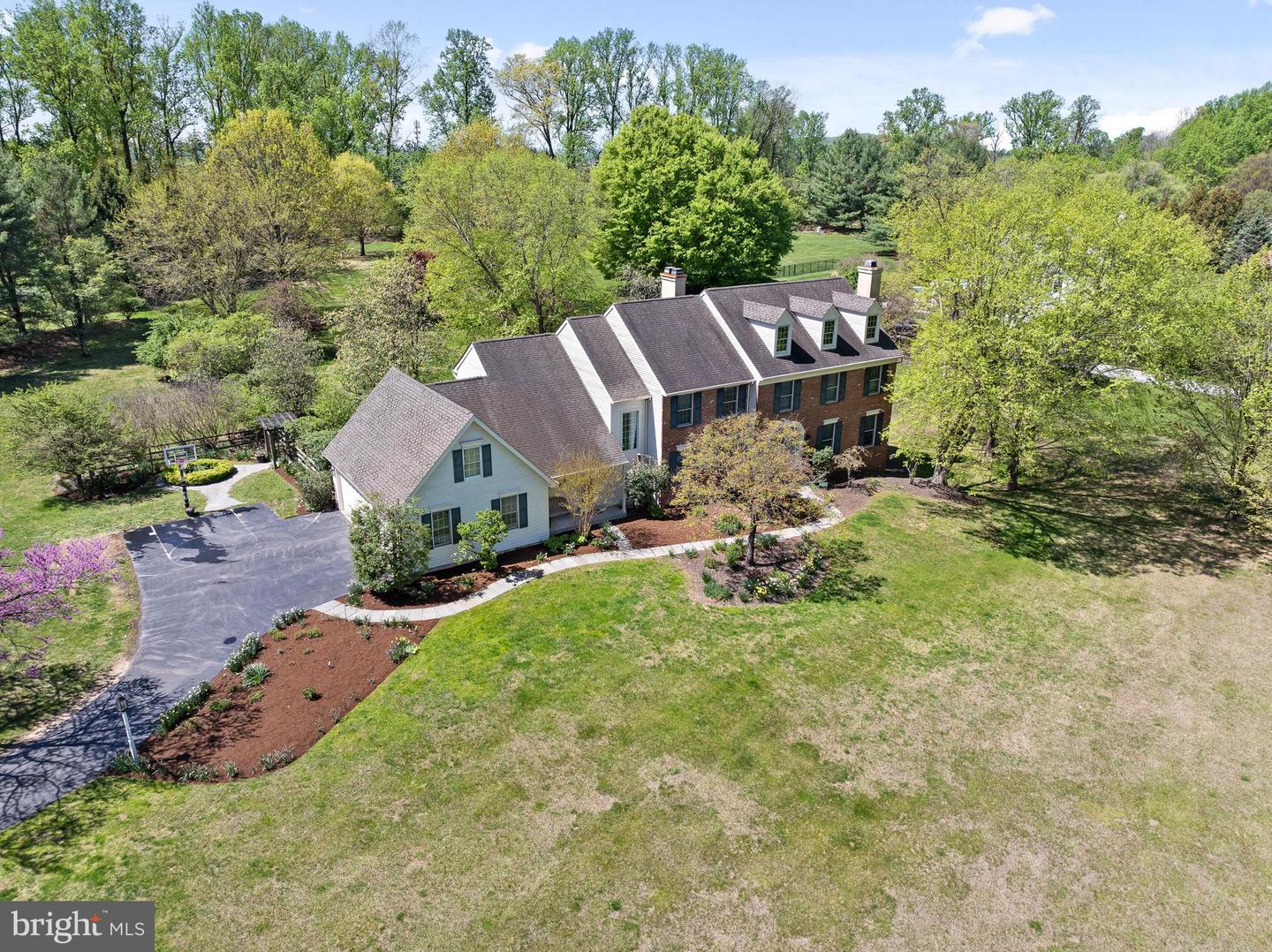 2 Saw Grass Ln