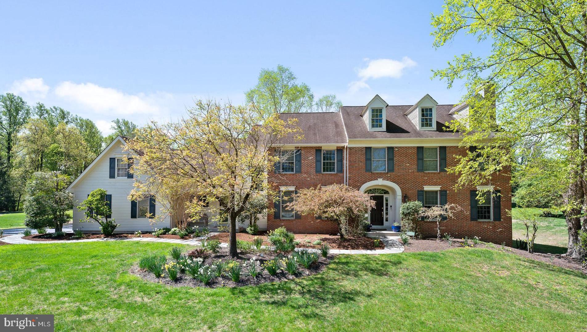 2 Saw Grass Ln