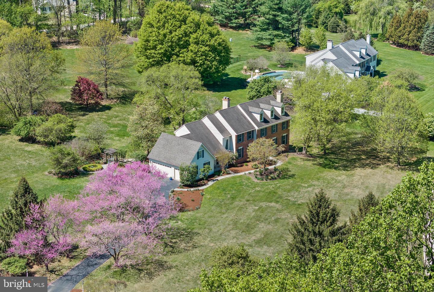 2 Saw Grass Ln