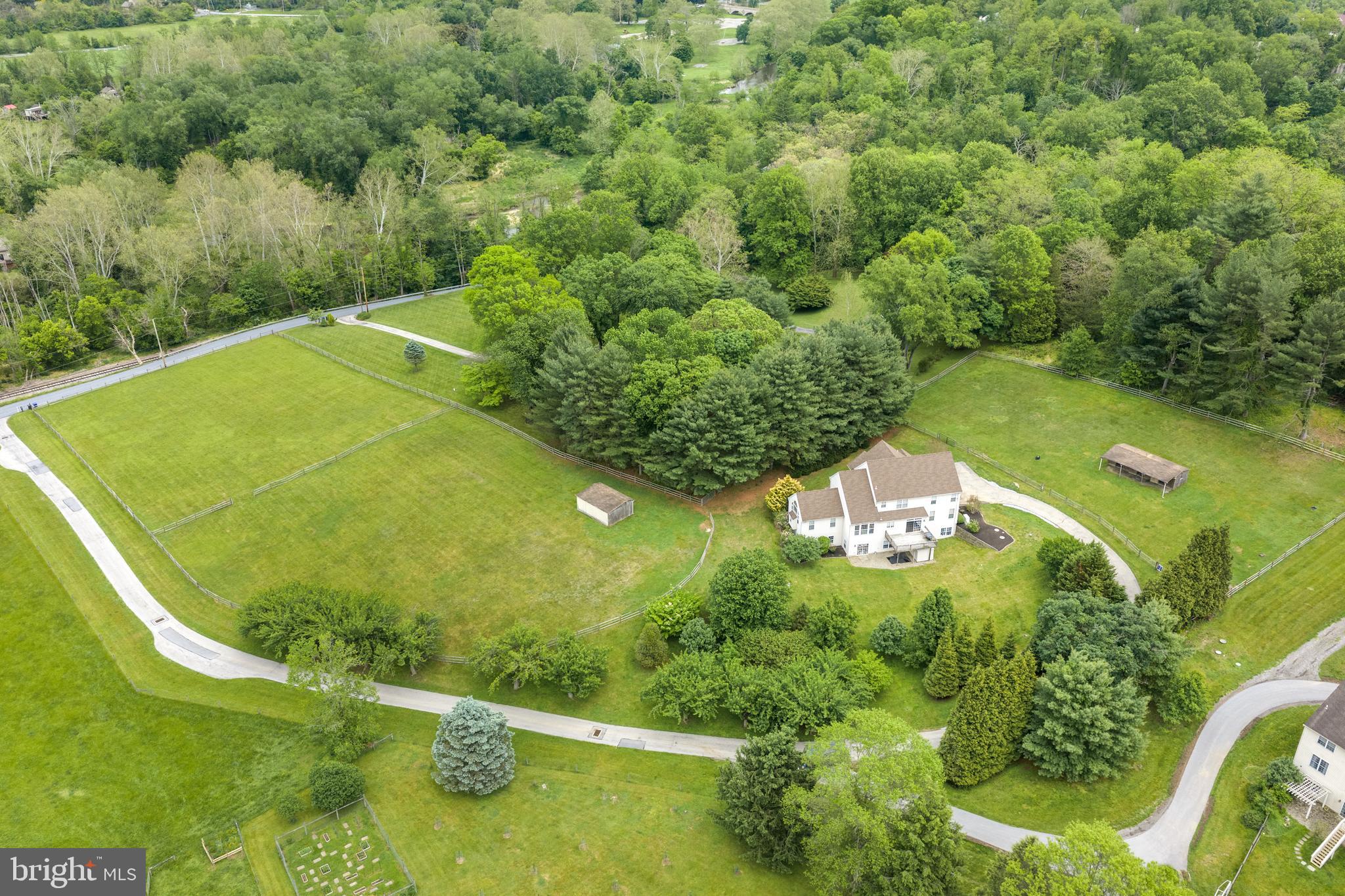 592 W CREEK ROAD