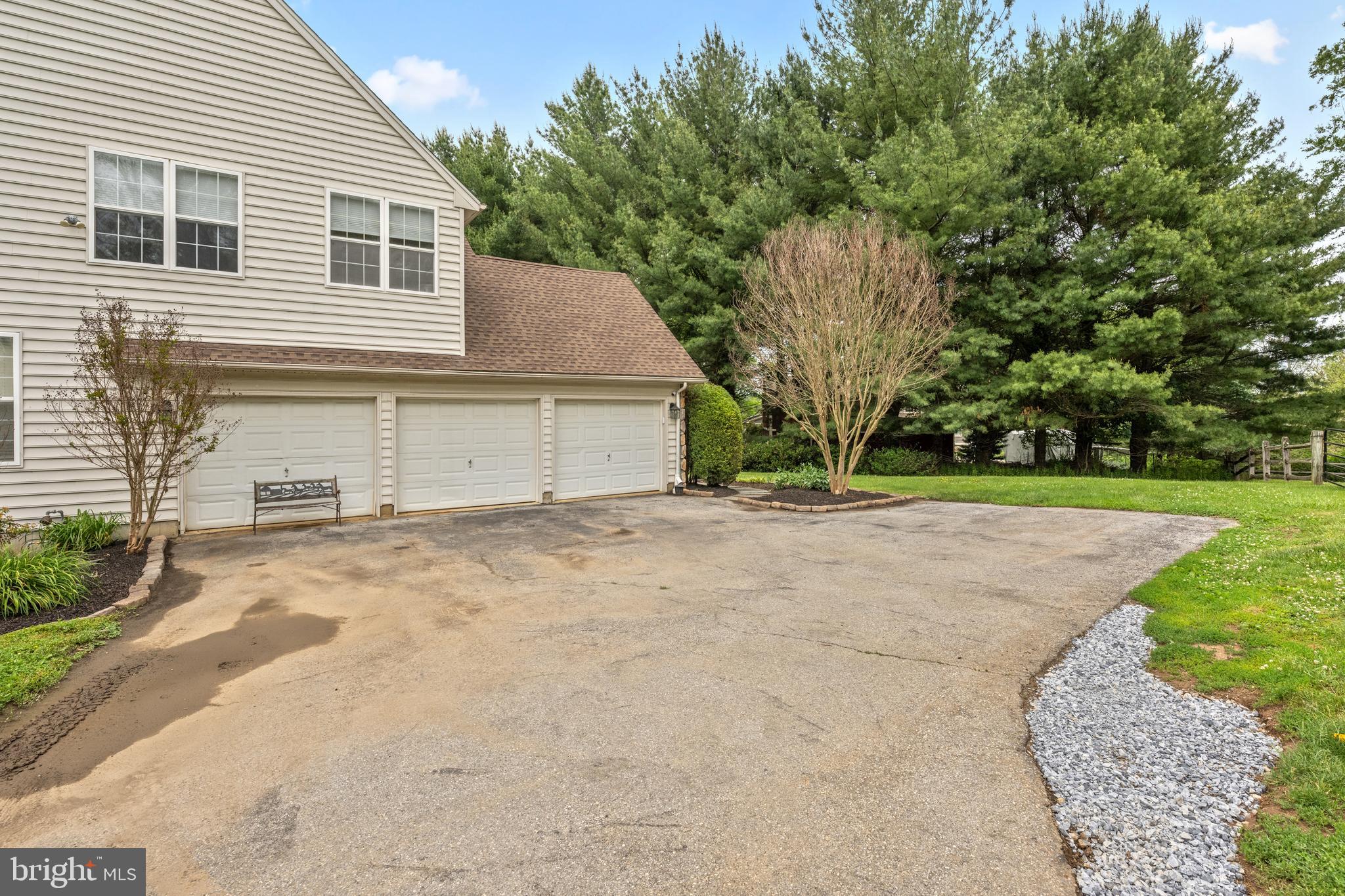 592 W CREEK ROAD