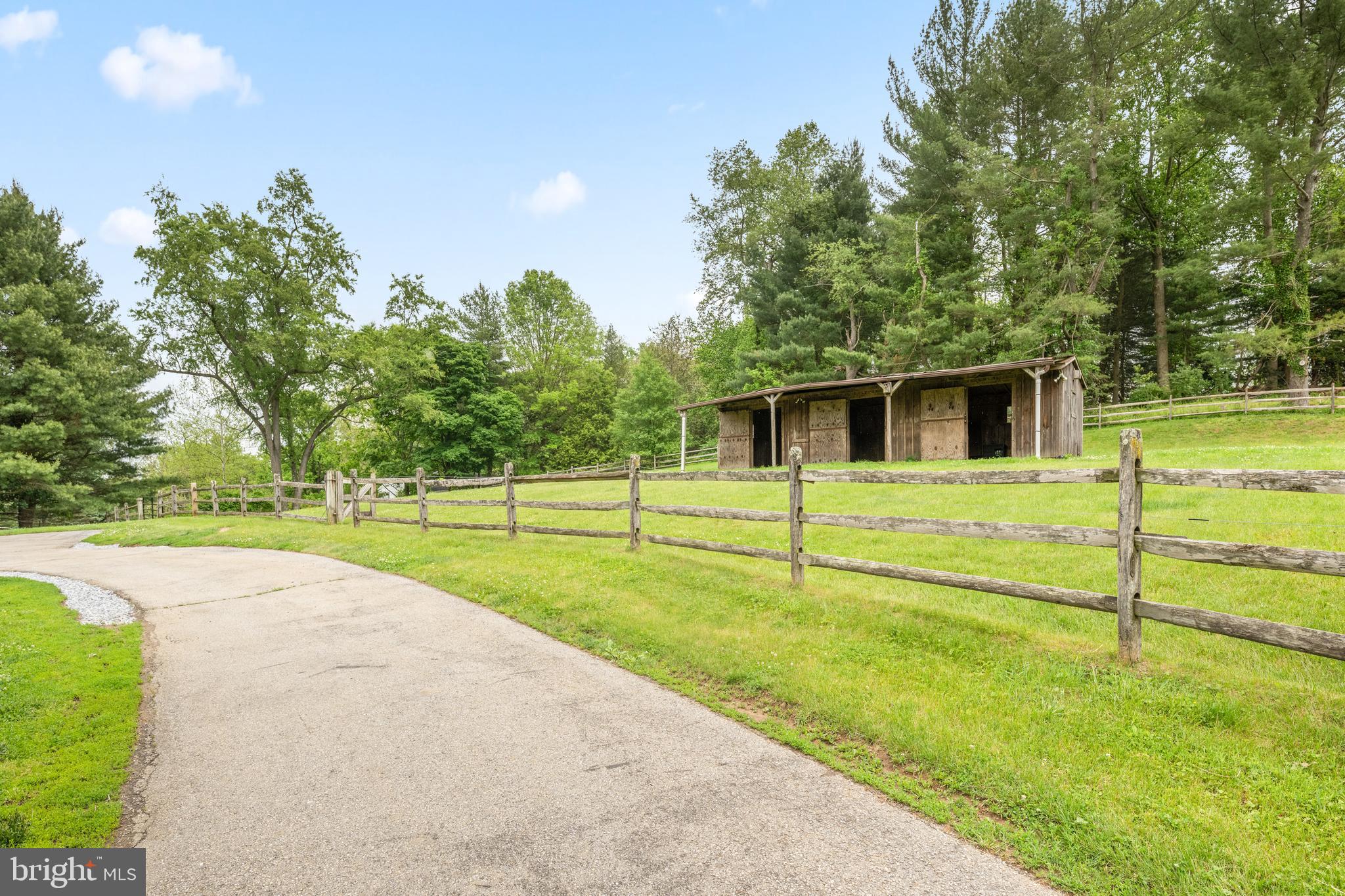 592 W CREEK ROAD