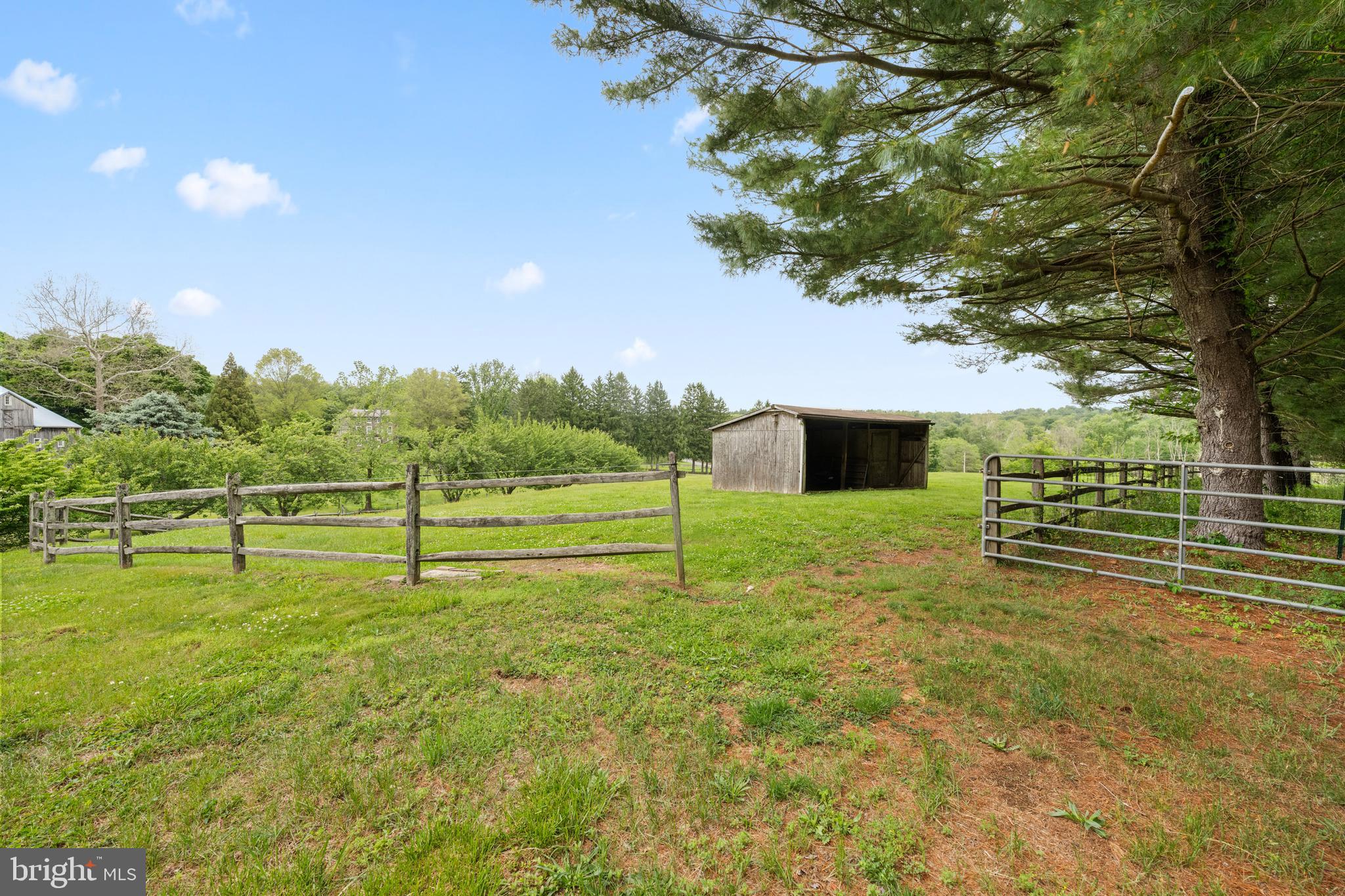 592 W CREEK ROAD