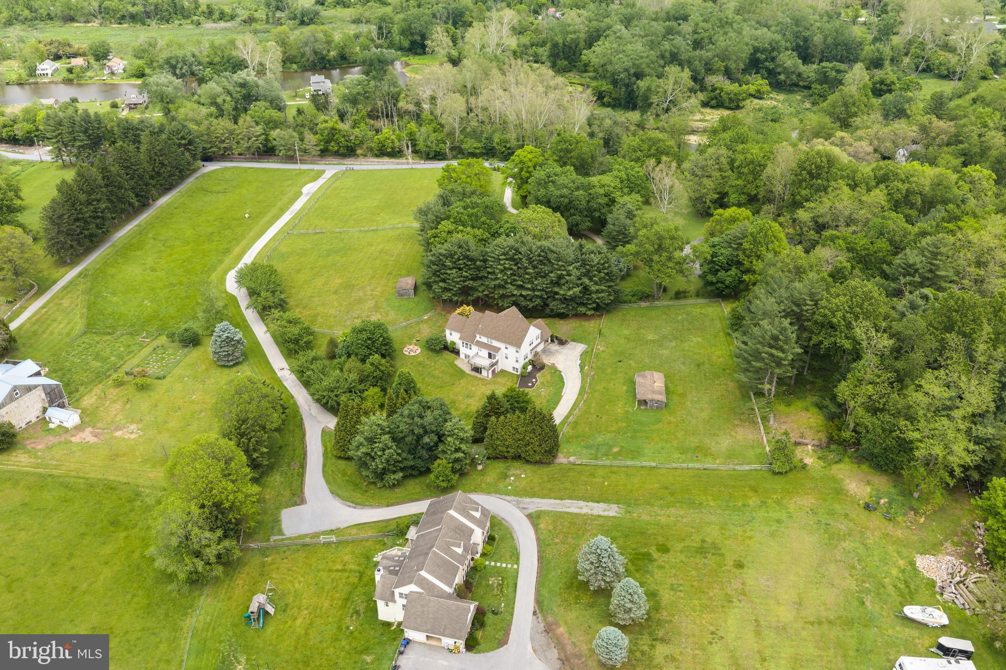 592 W CREEK ROAD
