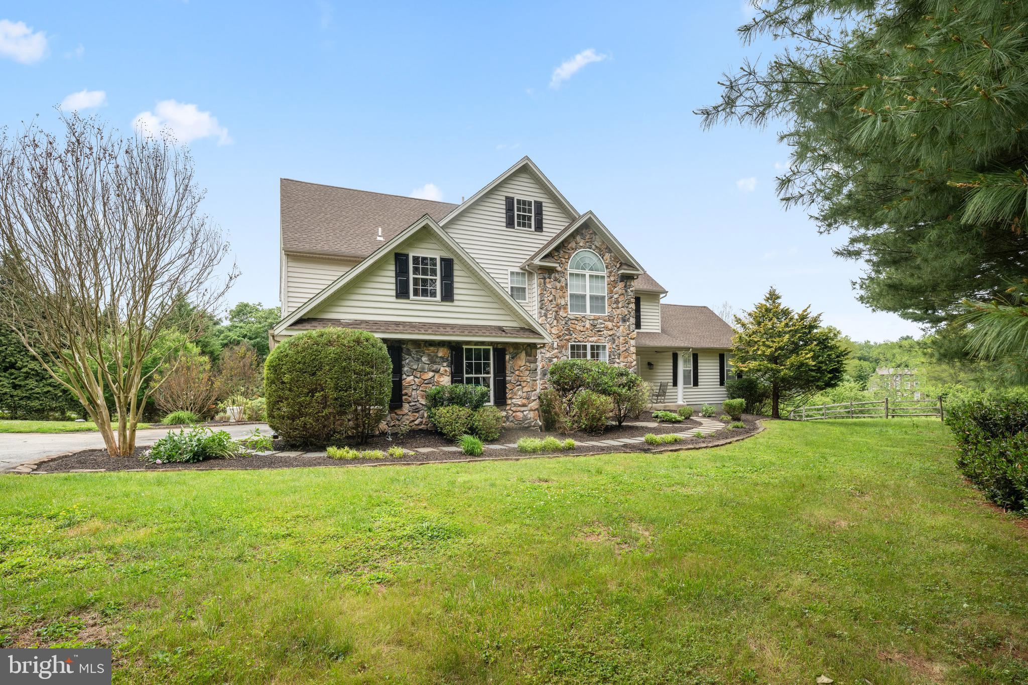 592 W CREEK ROAD