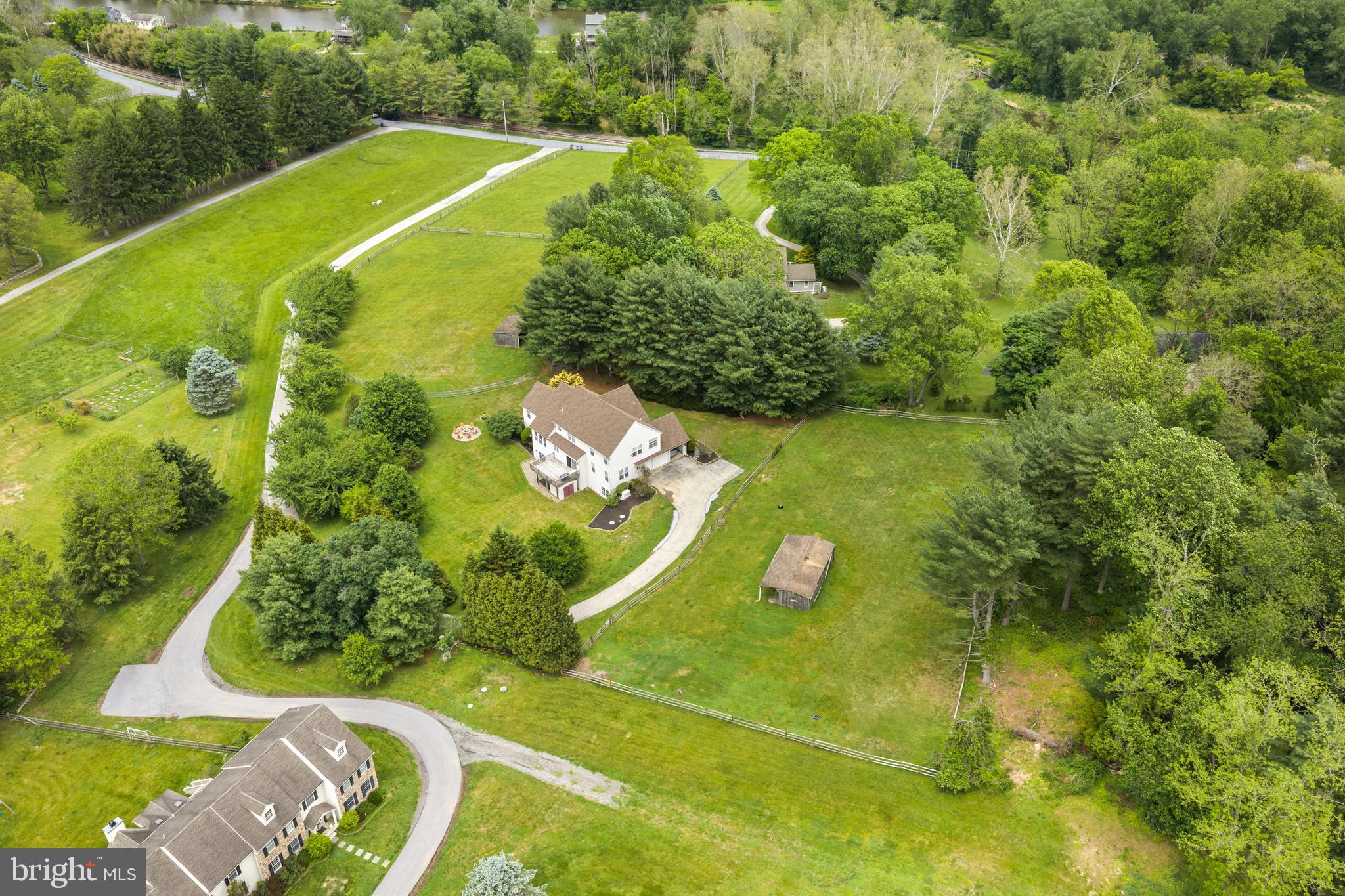 592 W CREEK ROAD