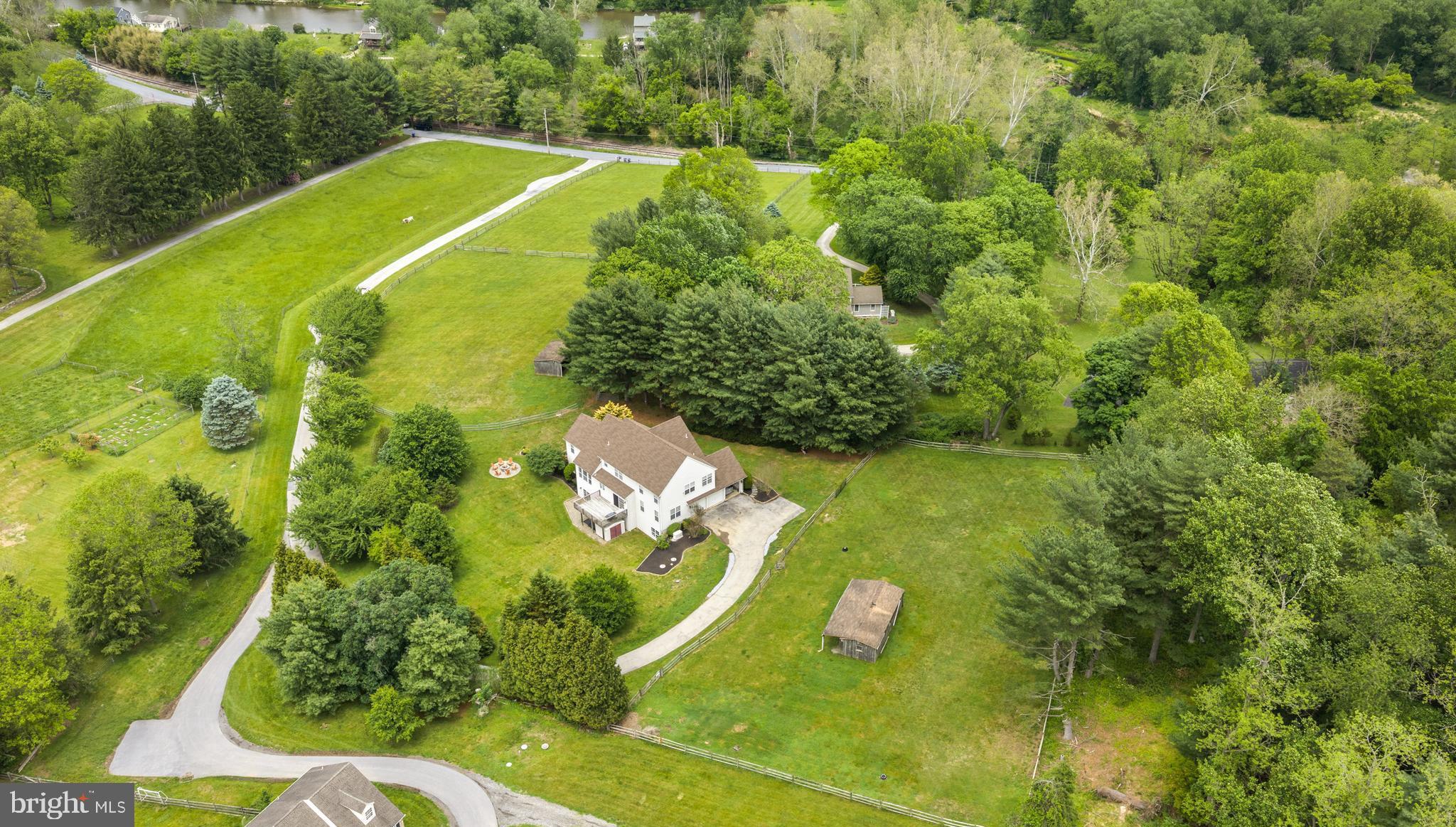 592 W CREEK ROAD