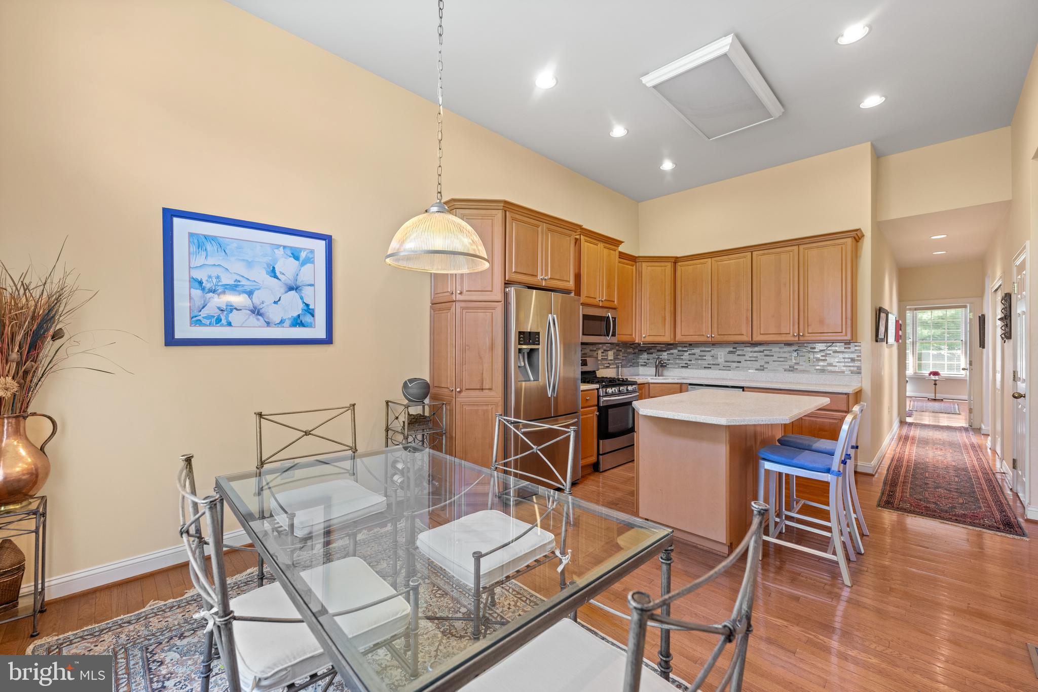 7 ELLISTON COURT