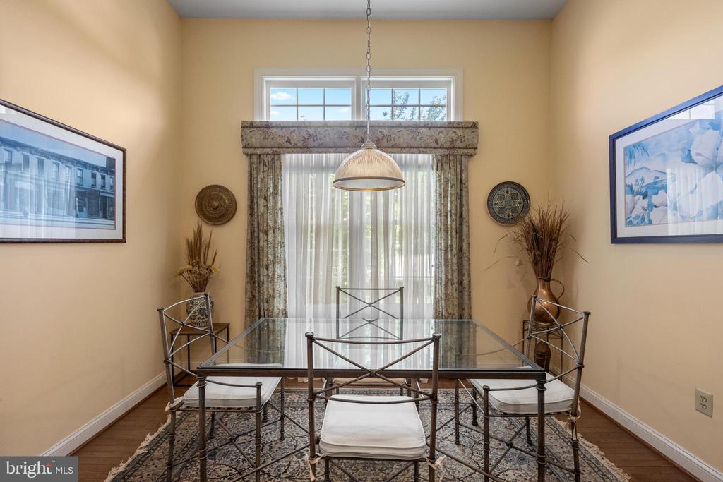 7 ELLISTON COURT