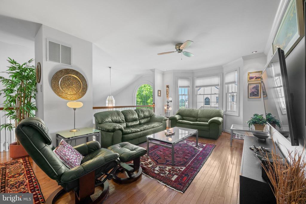 7 ELLISTON COURT