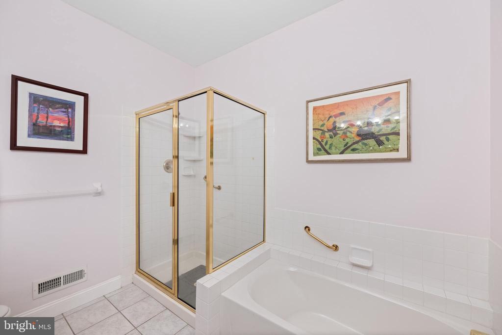 7 ELLISTON COURT