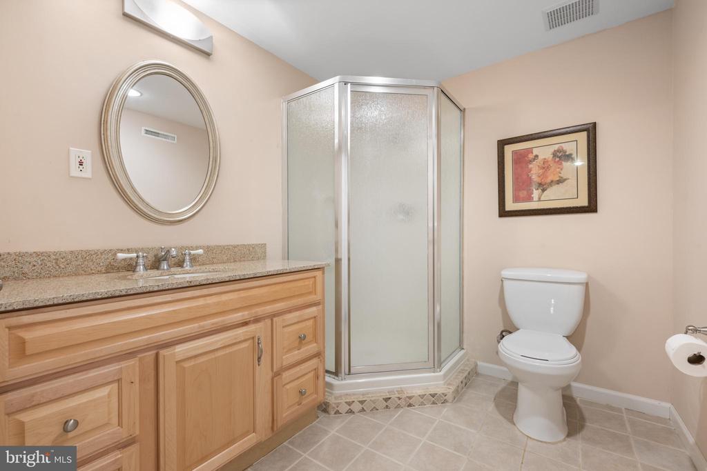 7 ELLISTON COURT