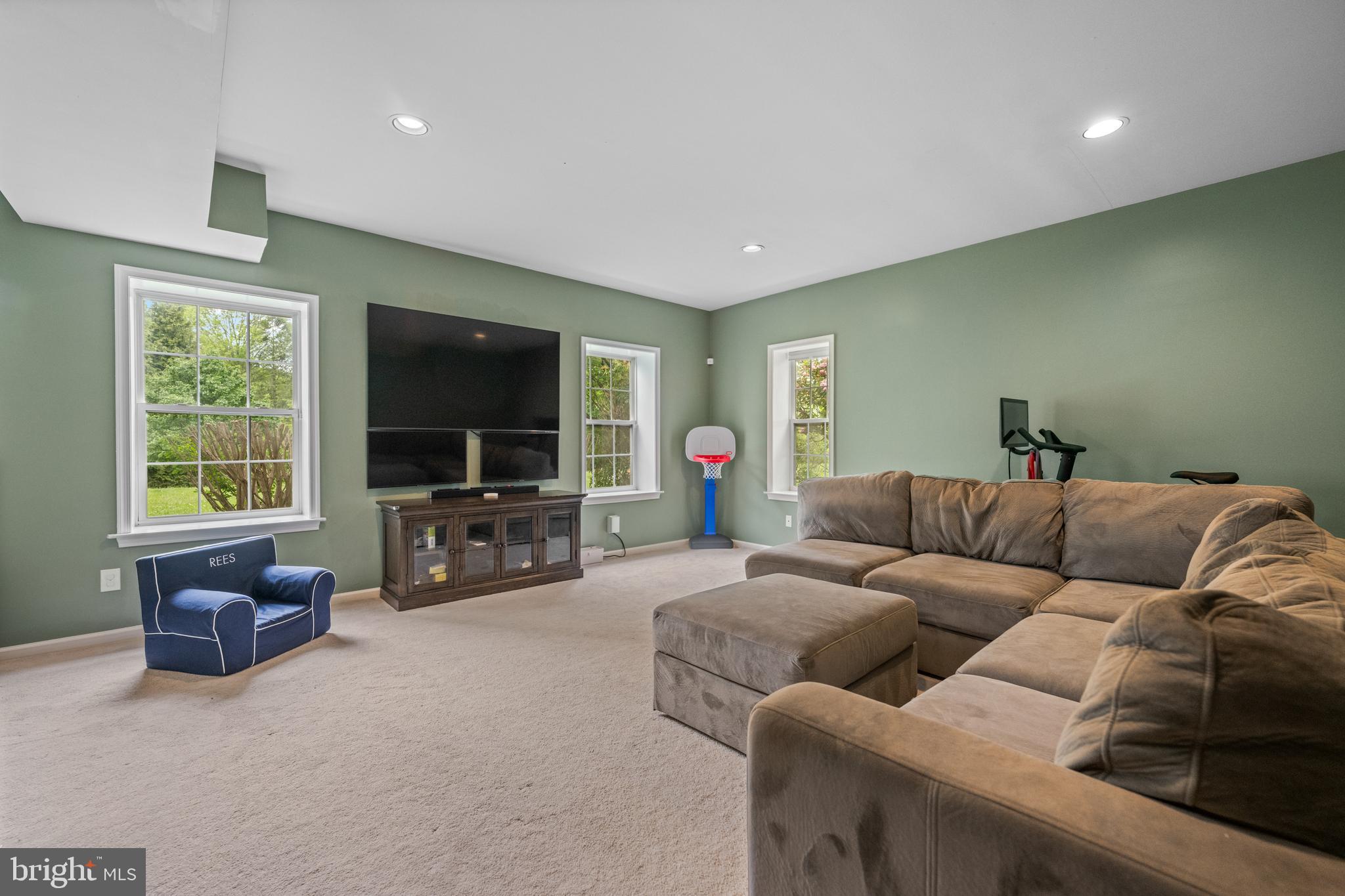 592 W CREEK ROAD